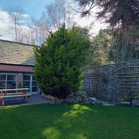 The West Wing At Eriviat Hall Hot Tub Henllan  Экстерьер фото